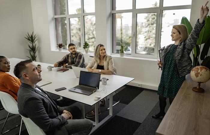 What Is Leadership Coaching? A Comprehensive Guide to Developing Leaders and Transforming Organizations